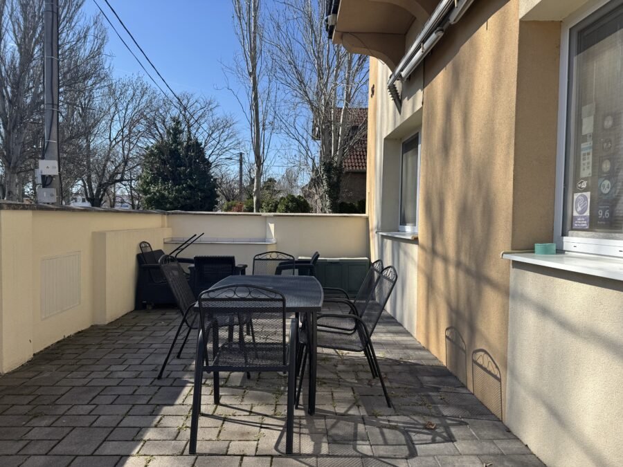Apartmánový trojpodlažný dom na predaj s 3 bytovými jednotkami kompletne zariadený po kompletnej rekonštrukcii s garážou v Dunajskej Strede! Výborná investičná príležitosť! – fotografia 5