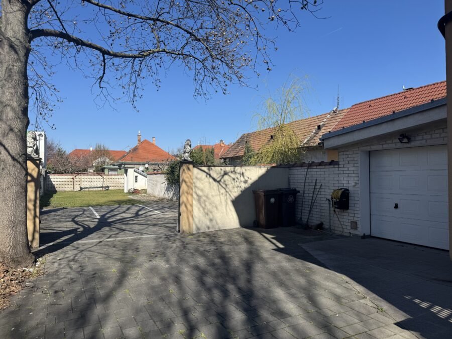 Apartmánový trojpodlažný dom na predaj s 3 bytovými jednotkami kompletne zariadený po kompletnej rekonštrukcii s garážou v Dunajskej Strede! Výborná investičná príležitosť! – fotografia 6