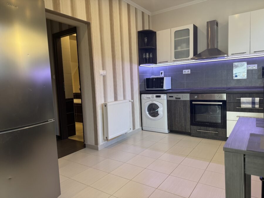 Apartmánový trojpodlažný dom na predaj s 3 bytovými jednotkami kompletne zariadený po kompletnej rekonštrukcii s garážou v Dunajskej Strede! Výborná investičná príležitosť! – fotografia 10