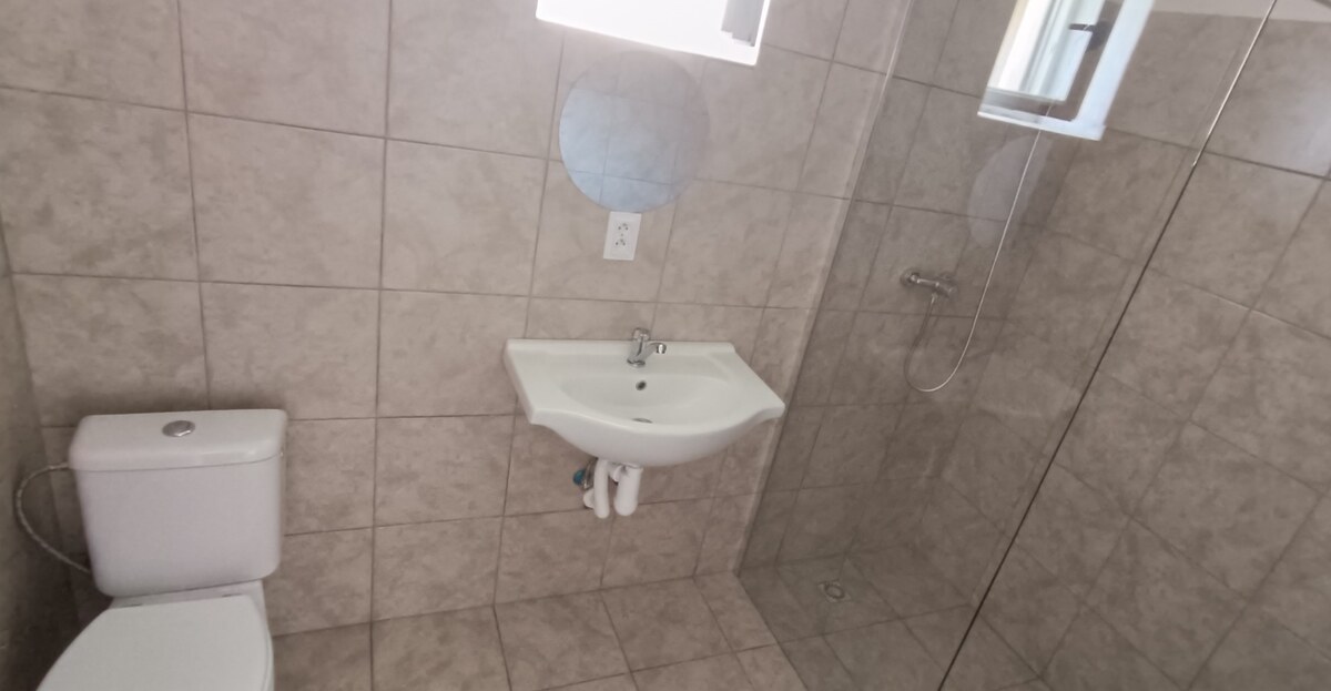 Na prenájom 2 izbový RD s dvorom v obci Úľany nad Žitavou – fotografia 5