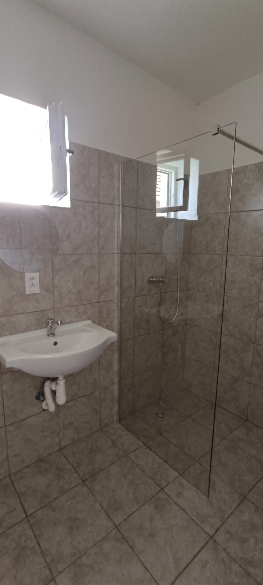 Na prenájom 2 izbový RD s dvorom v obci Úľany nad Žitavou – fotografia 6