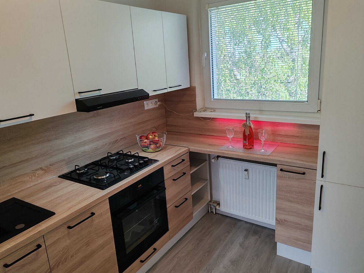 Znížená cena! Prerobený 3 izbový byt na predaj v Komárne – fotografia 5