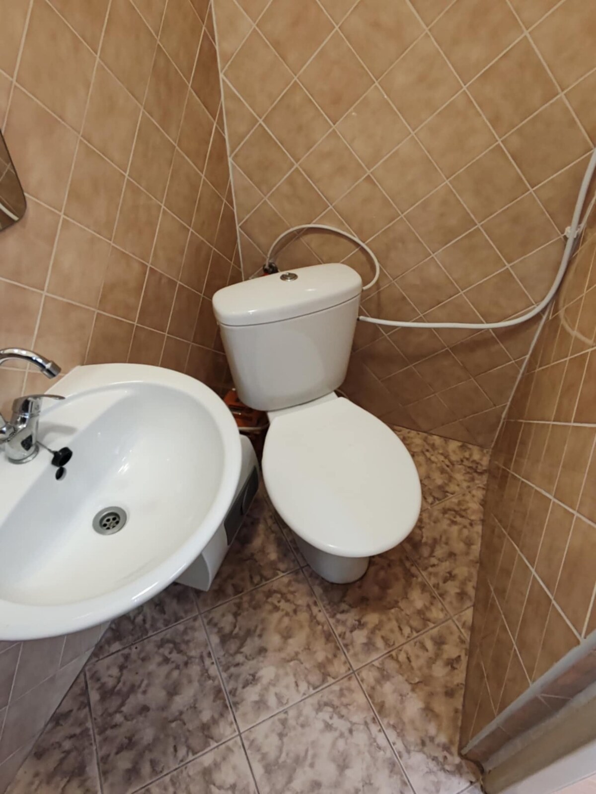 Komerčný priestor v centre Komárna na prenájom – fotografia 7