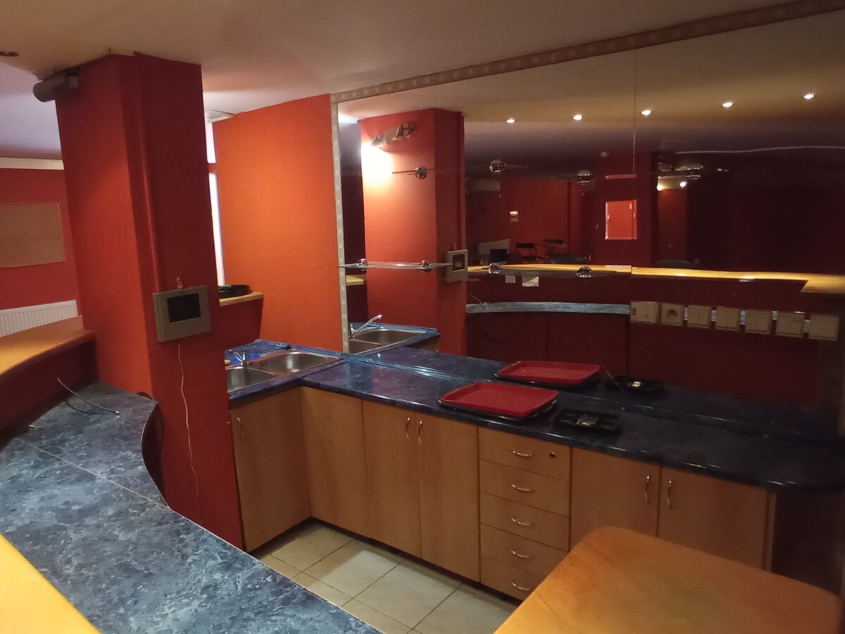 Komerčný priestor v centre Komárna na prenájom – fotografia 5