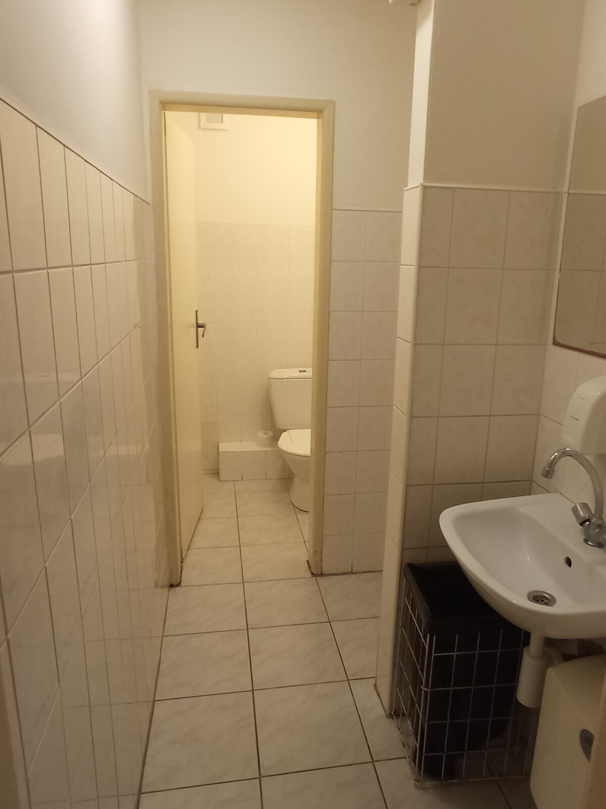 Komerčný priestor v centre Komárna na prenájom – fotografia 8