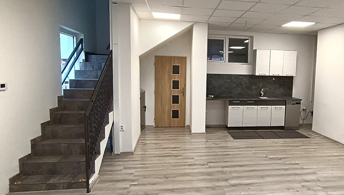 EXKLUZÍVNY PRENÁJOM – IDEÁLNE SÍDLO PRE VAŠU FIRMU V NOVÝCH ZÁMKOCH – fotografia 2
