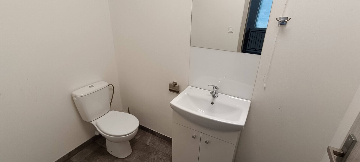 EXKLUZÍVNY PRENÁJOM – IDEÁLNE SÍDLO PRE VAŠU FIRMU V NOVÝCH ZÁMKOCH – fotografia 7