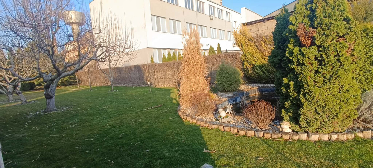 Na predaj stavebný pozemok v Nových Zámkoch – fotografia 1