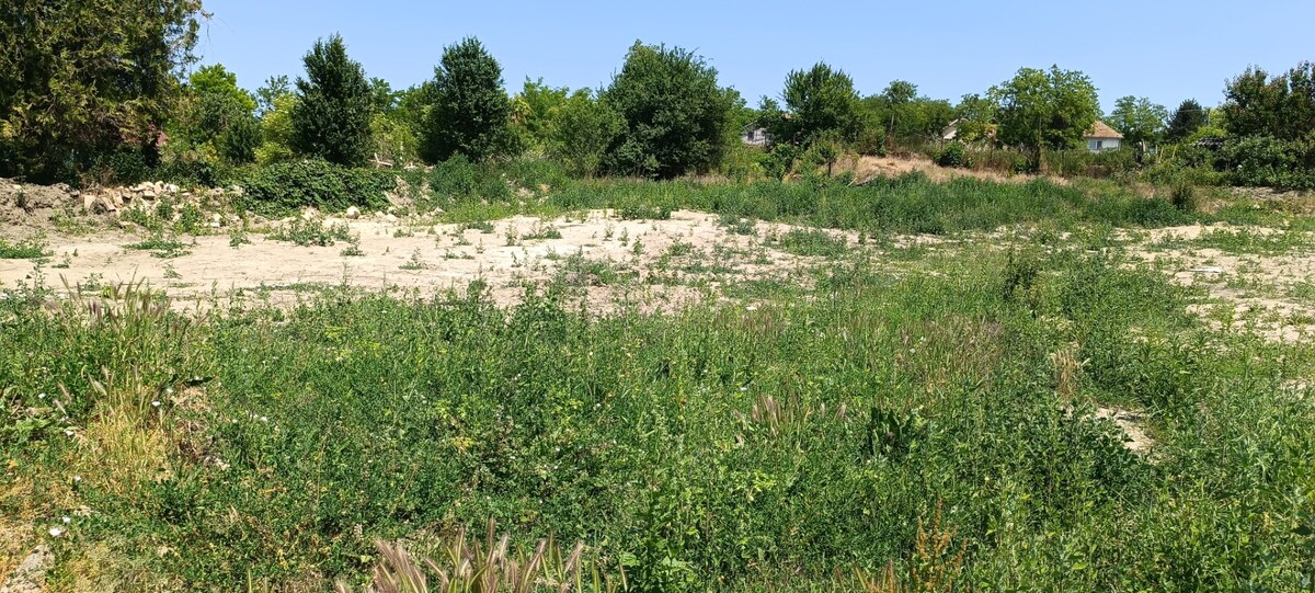 Na predaj 2 pozemky s projektami RD v obci Čechy – fotografia 1