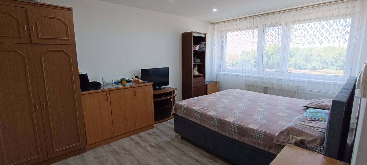 Na predaj kompletne zmodernizovaný 4 izbový byt v obci Mikulášov dvor – fotografia 5
