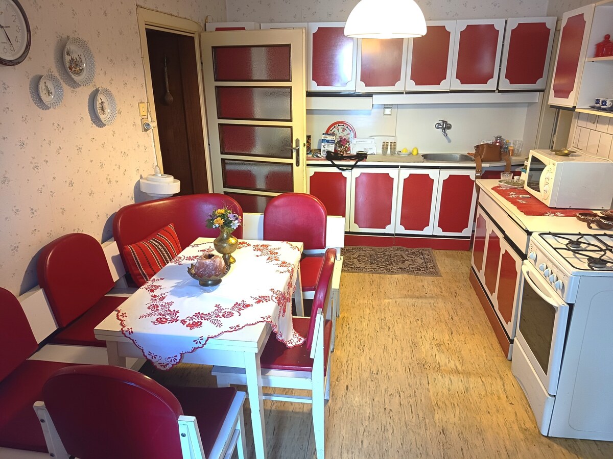 Na predaj starší rodinný dom v Nových Zámkoch – fotografia 3