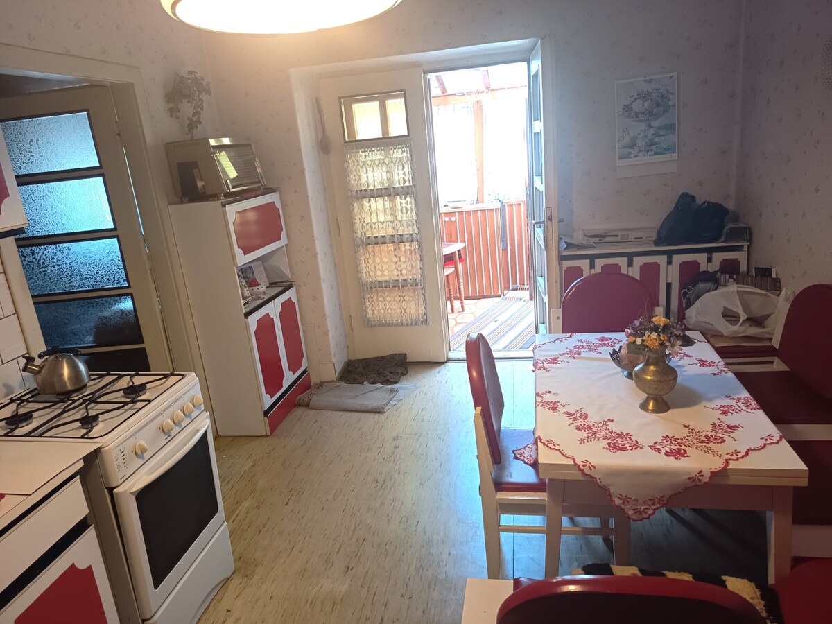Na predaj starší rodinný dom v Nových Zámkoch – fotografia 4