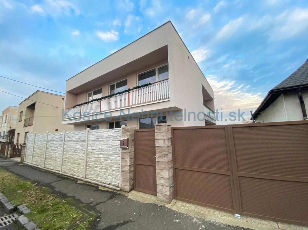 8izb. RD 300m² | Poz, 742m² | Garáž + Dielňa + Altánok – fotografia 1