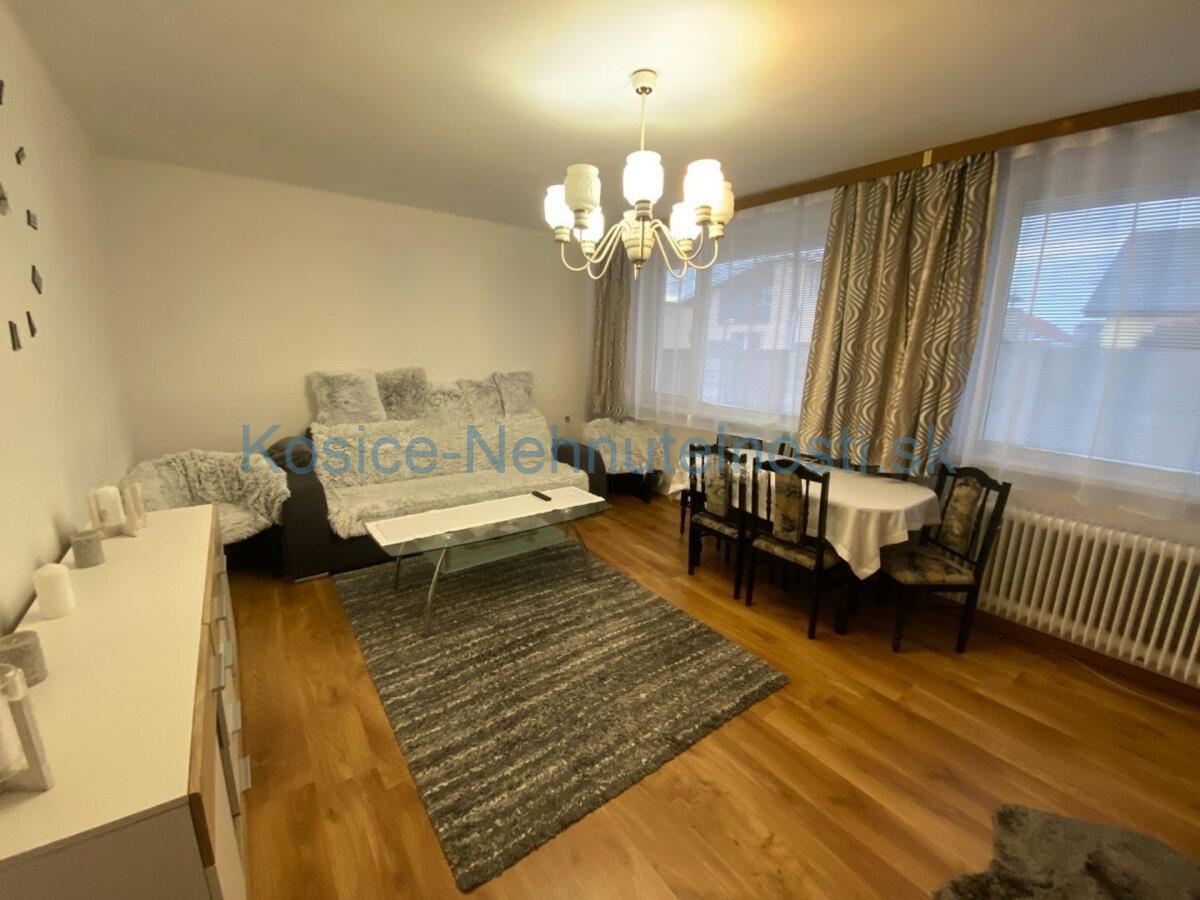8izb. RD 300m² | Poz, 742m² | Garáž + Dielňa + Altánok – fotografia 3