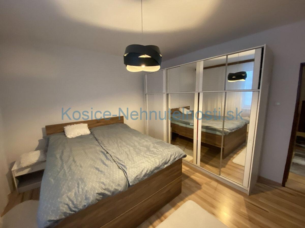 8izb. RD 300m² | Poz, 742m² | Garáž + Dielňa + Altánok – fotografia 4