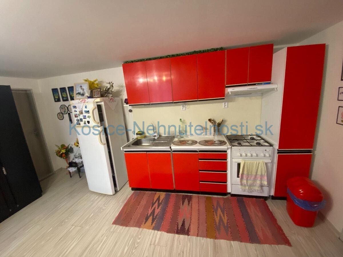 8izb. RD 300m² | Poz, 742m² | Garáž + Dielňa + Altánok – fotografia 5