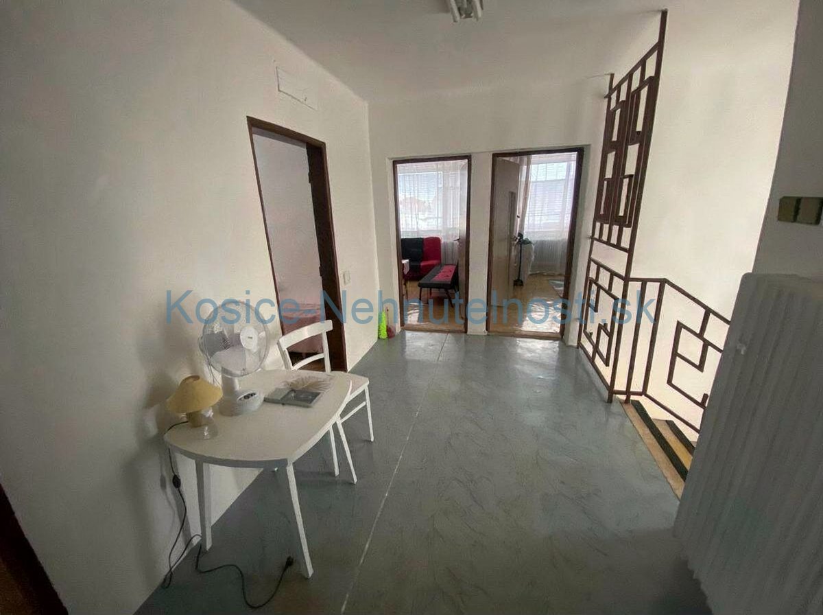 8izb. RD 300m² | Poz, 742m² | Garáž + Dielňa + Altánok – fotografia 9