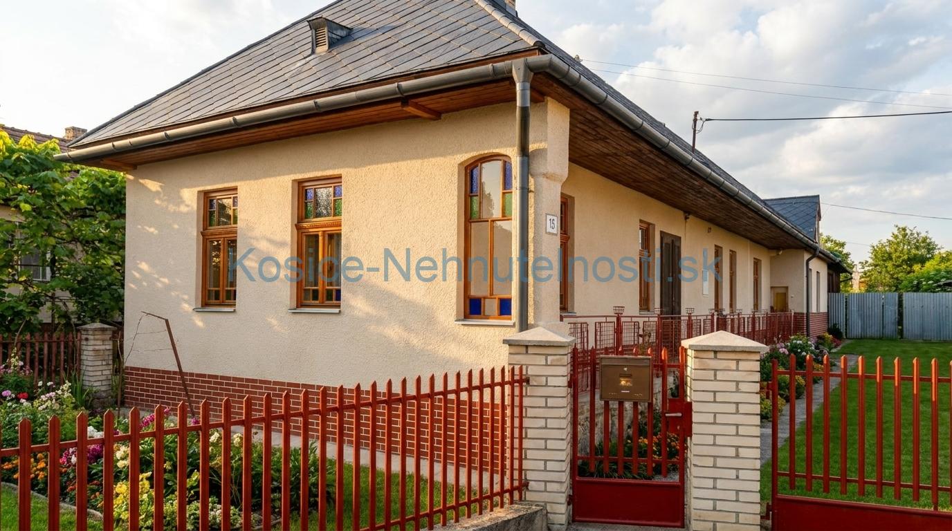 5-i. kamenný gazdovský dom s veľkým pozemkom – Malé Ozorovce – fotografia 1