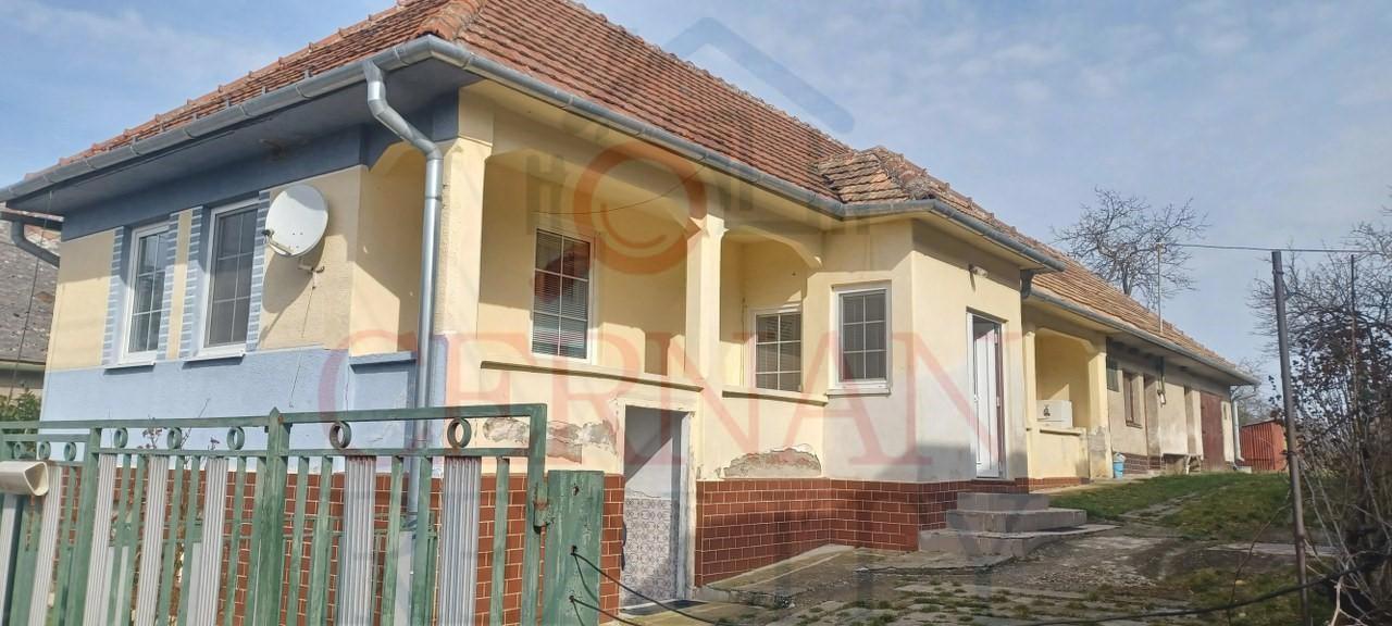 Predaj gazdovský RD Pereš 5izb. 200 m2, 700 m2 pozemok + garáž – fotografia 1