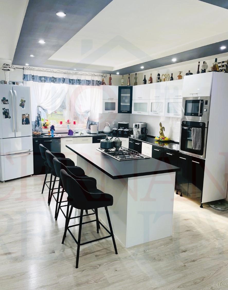 Predaj poschodový RD 180 m2, 453 m2 pozemok Trebišov – fotografia 2