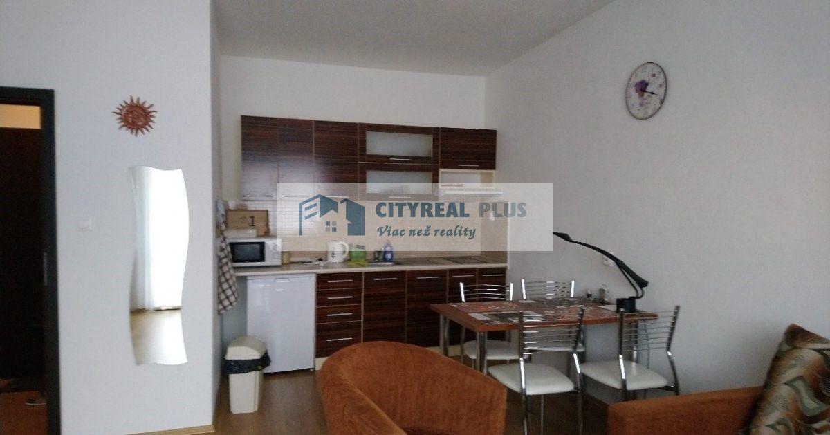 Predám zariadený apartmán s balkónom Podhájska – fotografia 1
