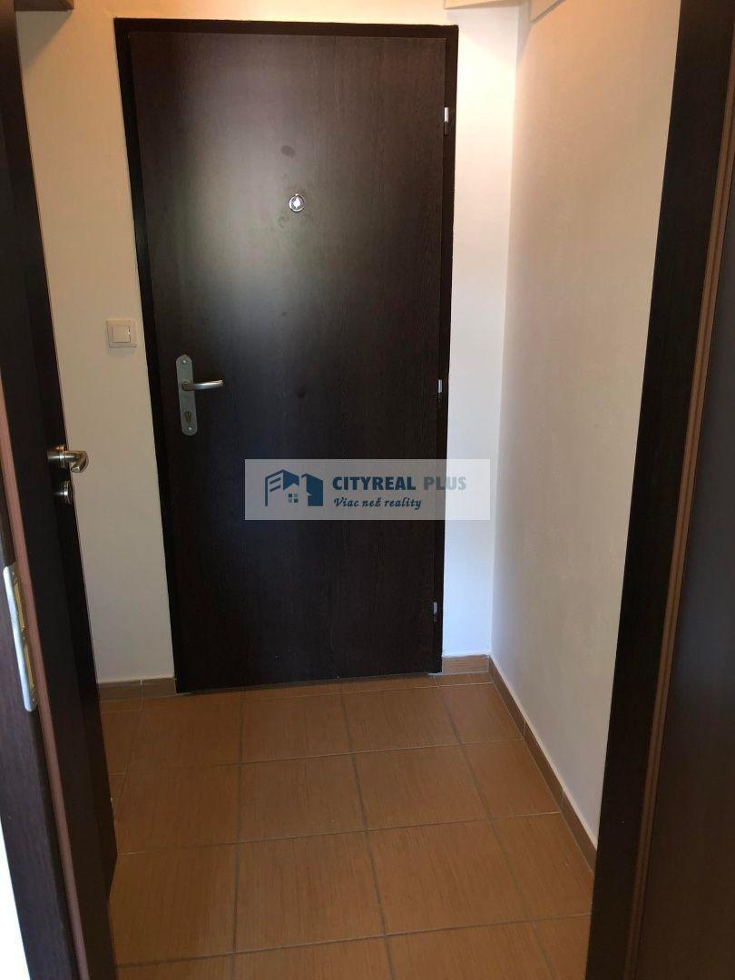 Predám zariadený apartmán s balkónom Podhájska – fotografia 5