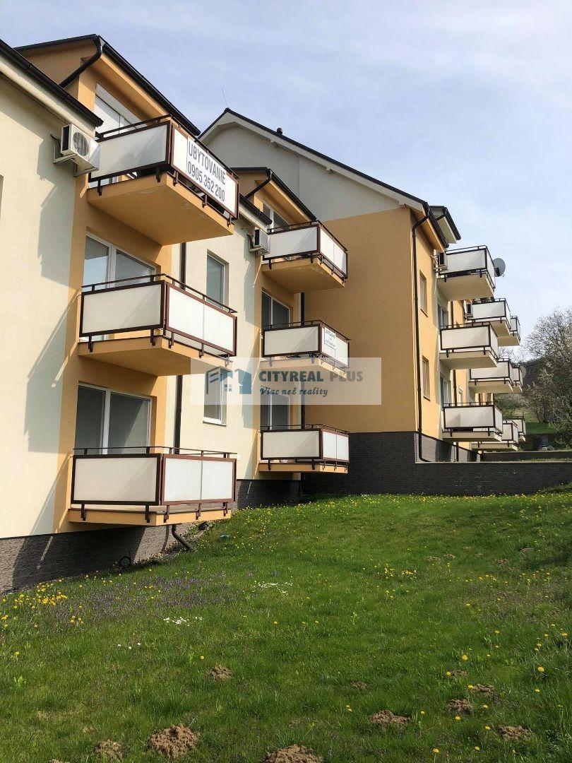 Predám zariadený apartmán s balkónom Podhájska – fotografia 7