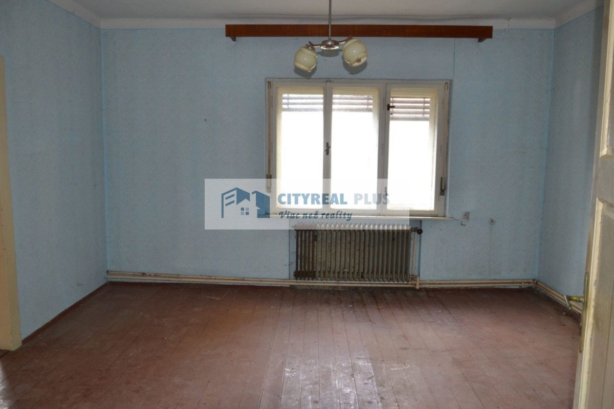 Na predaj starší dvojpodlažný rodinný dom v meste Nové Zámky – fotografia 6