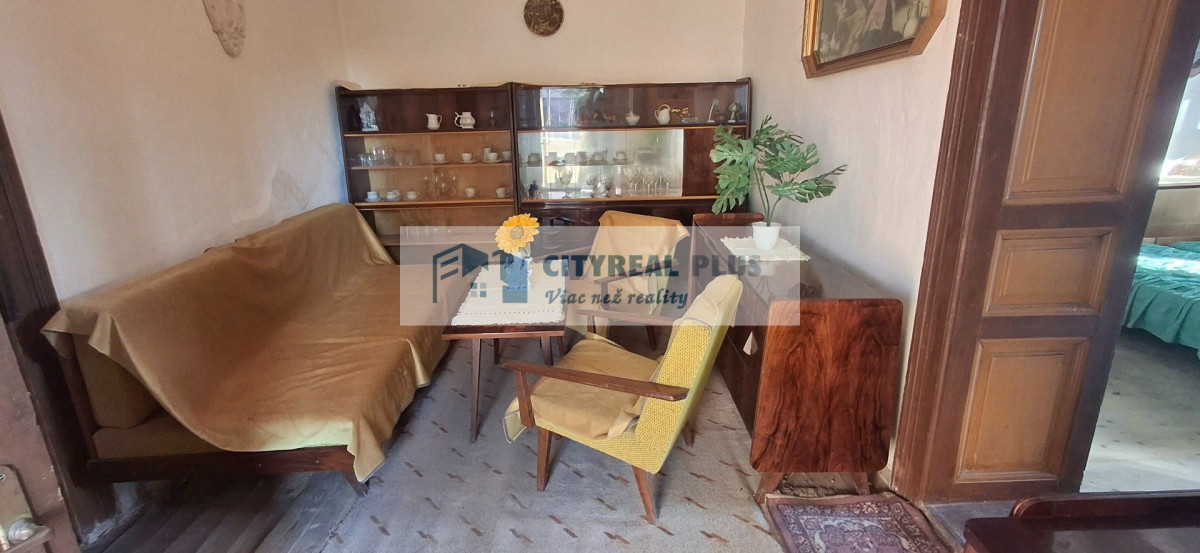 ZNÍŽENÁ CENA! Ponúkame na predaj sedliacky dom v Tvrdošovciach – fotografia 1
