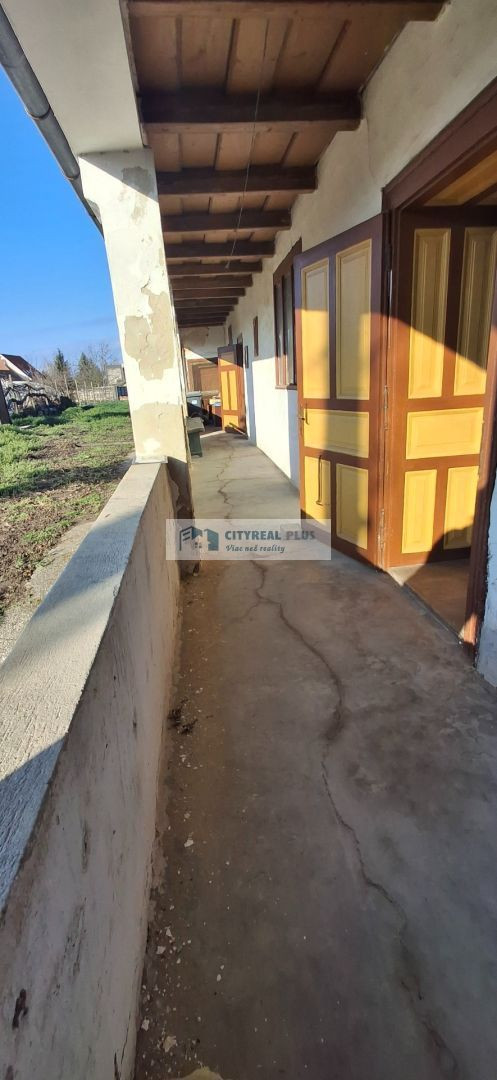 ZNÍŽENÁ CENA! Ponúkame na predaj sedliacky dom v Tvrdošovciach – fotografia 3
