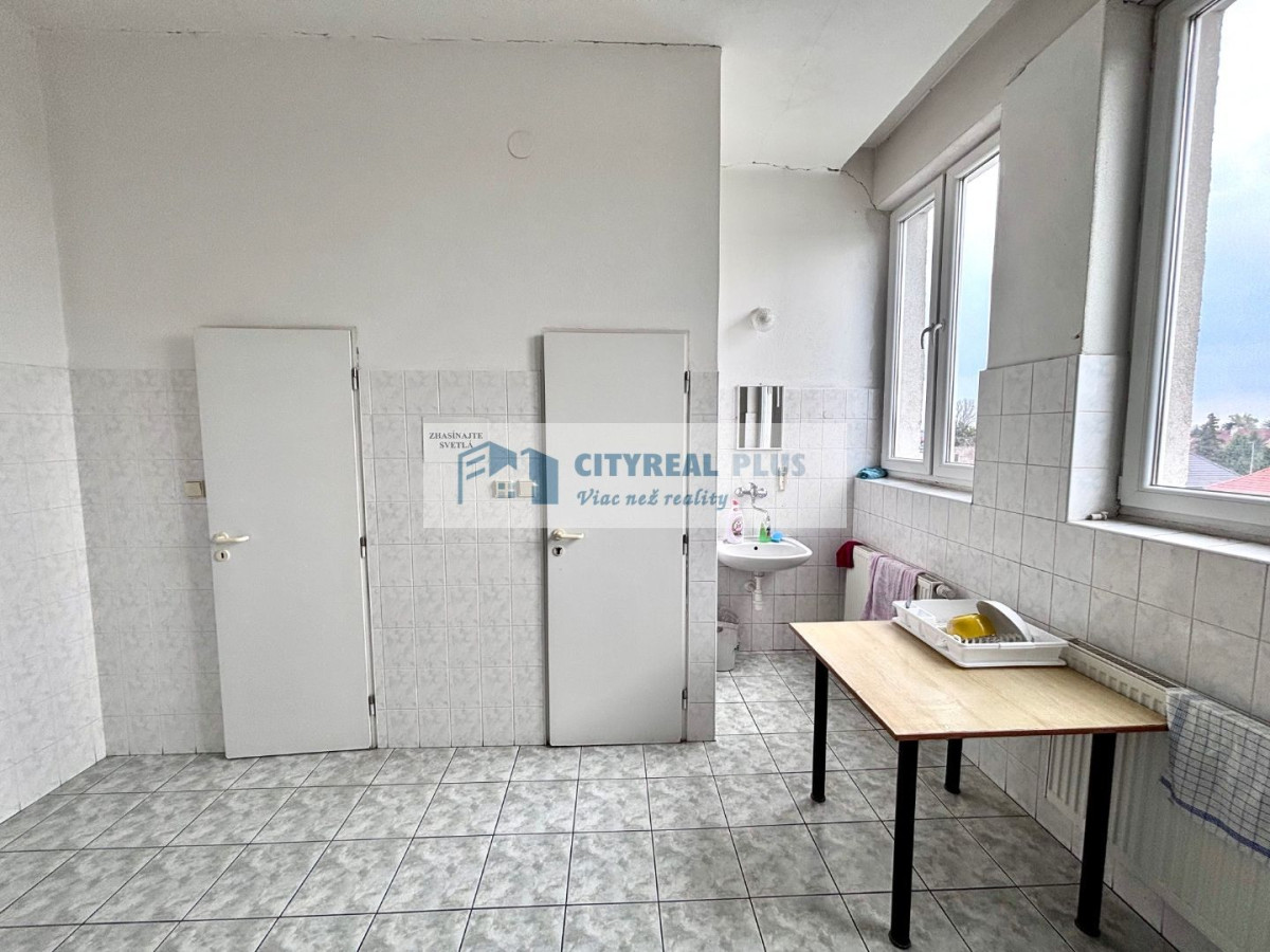 Ponúkame Vám na prenájom kancelárie a administratívne priestory v Nových Zámkoch! – fotografia 6