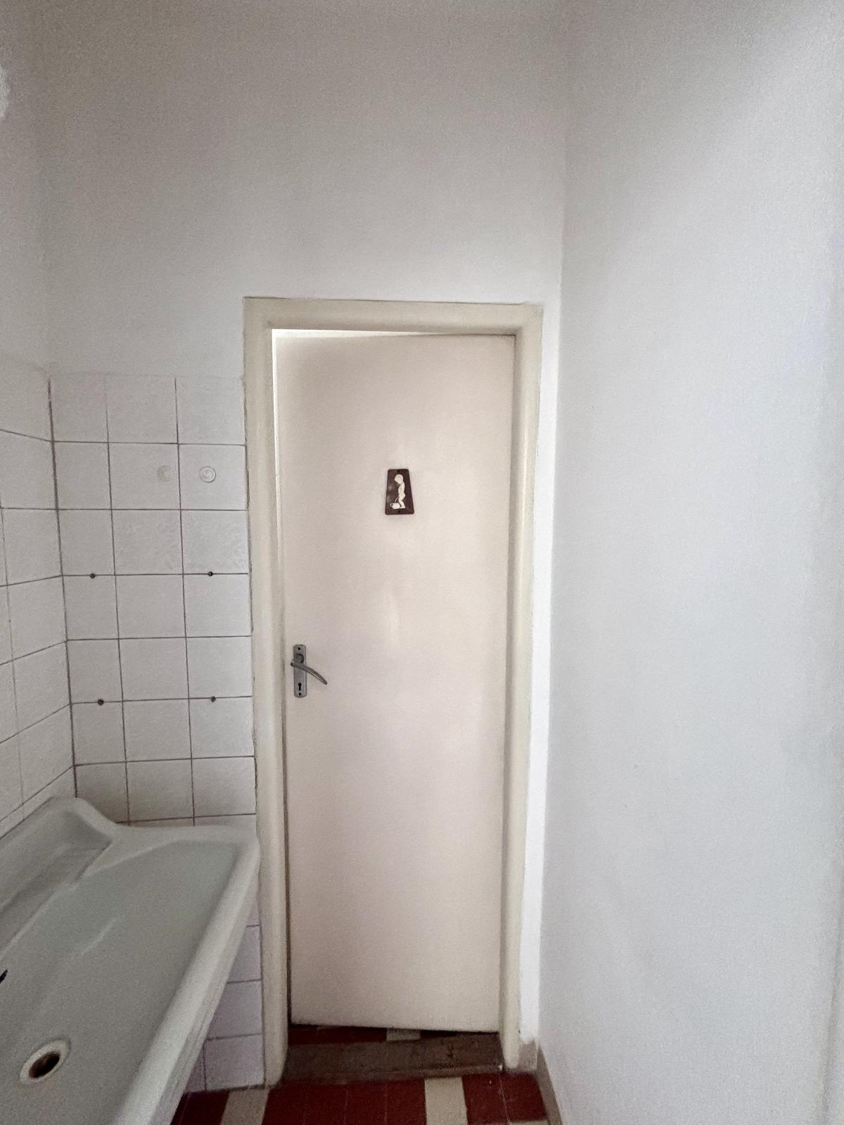 Ponúkame Vám na predaj 7 izbový rodinný dom v tichej a lukratívnej lokalite v Nových Zámkoch! – fotografia 7