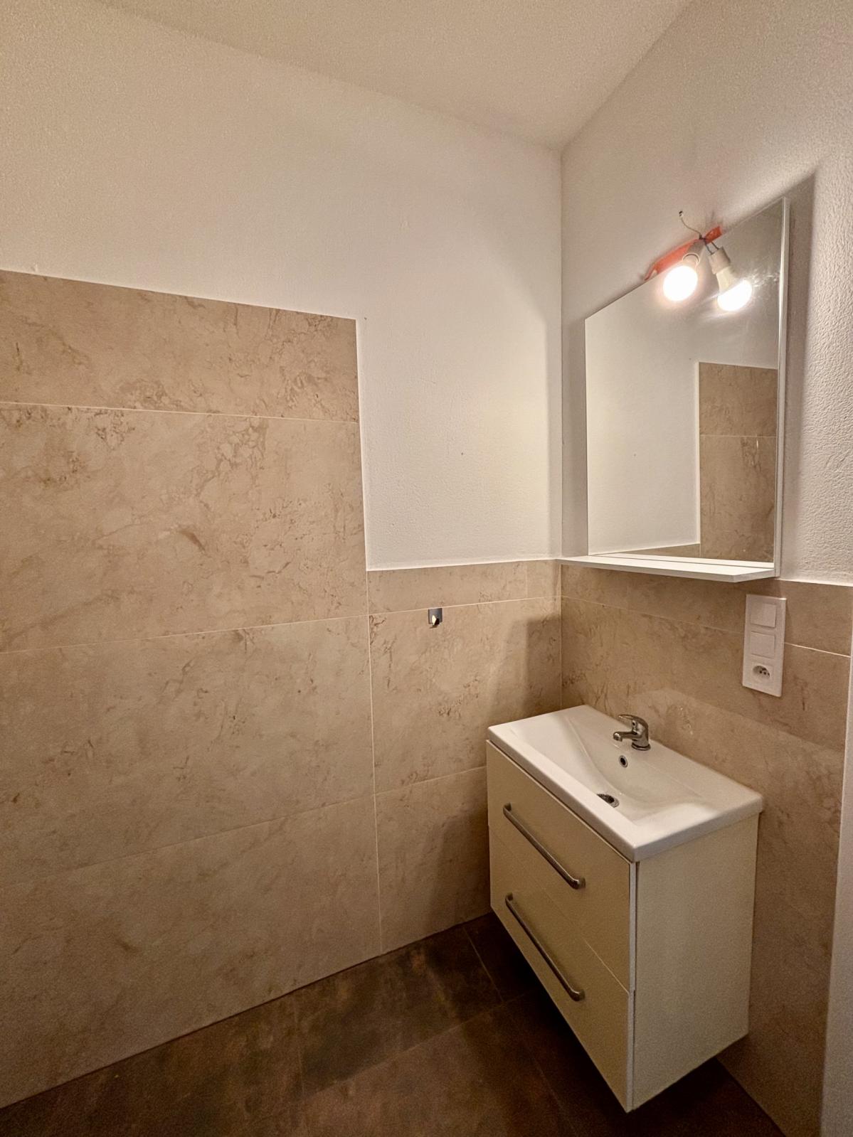 Ponúkame Vám na predaj novostavbu 3 izbového domu v meste Nesvady – fotografia 9