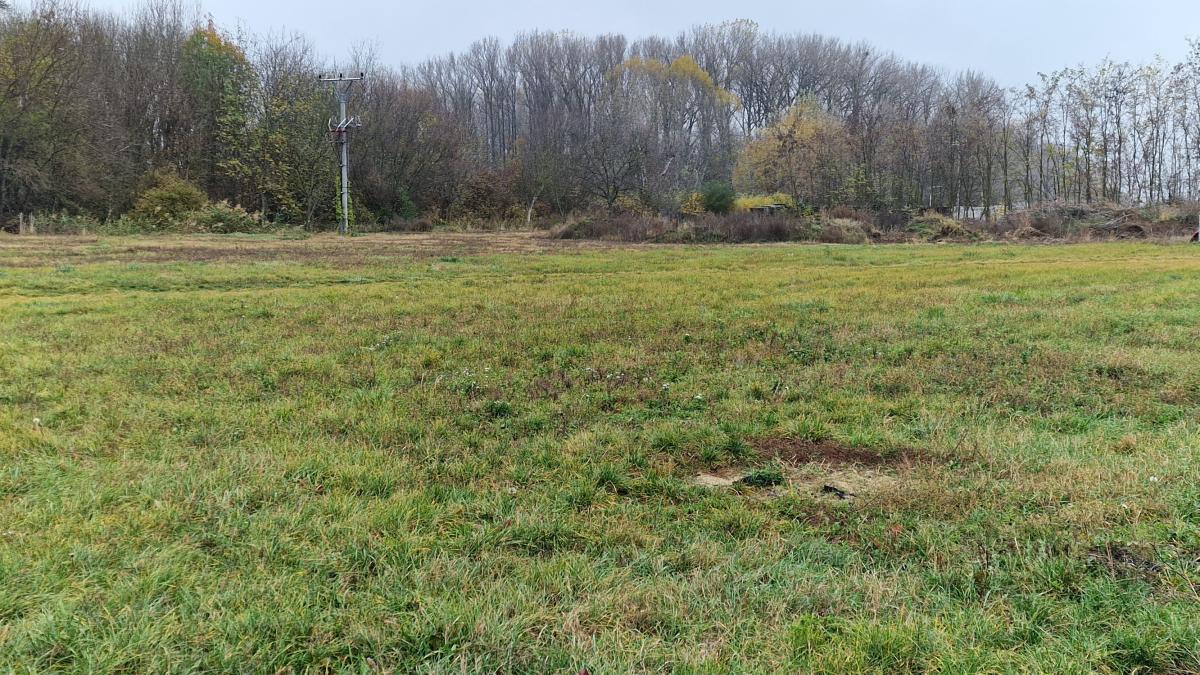 Predám stavebný pozemok 1178 m2 v novej ulici HURBANOVO – fotografia 1