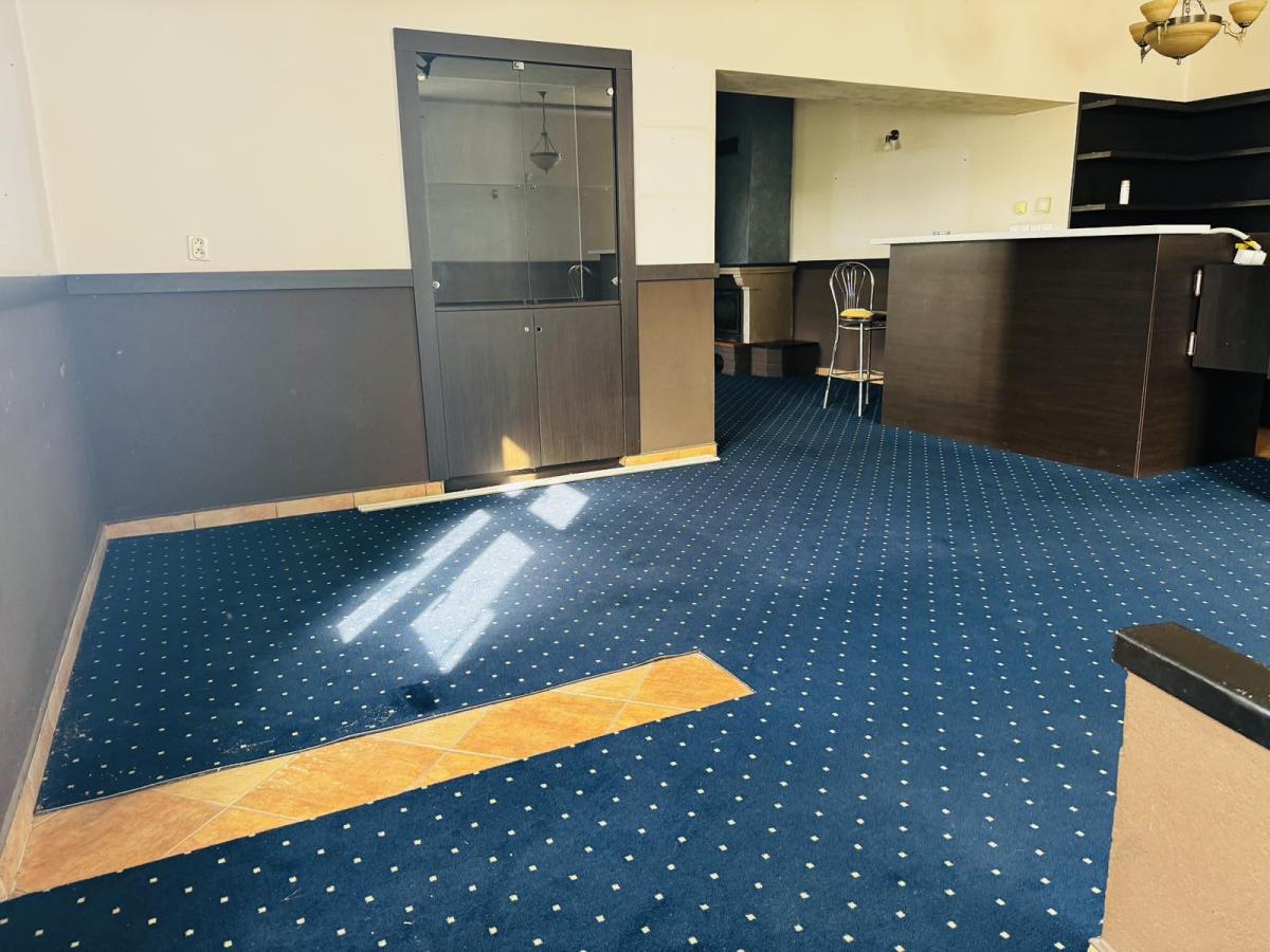 Ponúkame na prenájom obchodné priestory nachádzajúce sa v širšom centre mesta Nové Zámky na ulici Žerotínová bašta – fotografia 5