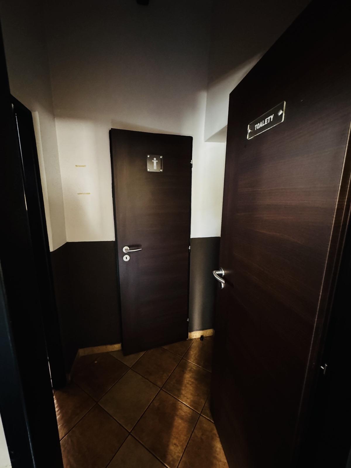 Ponúkame na prenájom obchodné priestory nachádzajúce sa v širšom centre mesta Nové Zámky na ulici Žerotínová bašta – fotografia 7