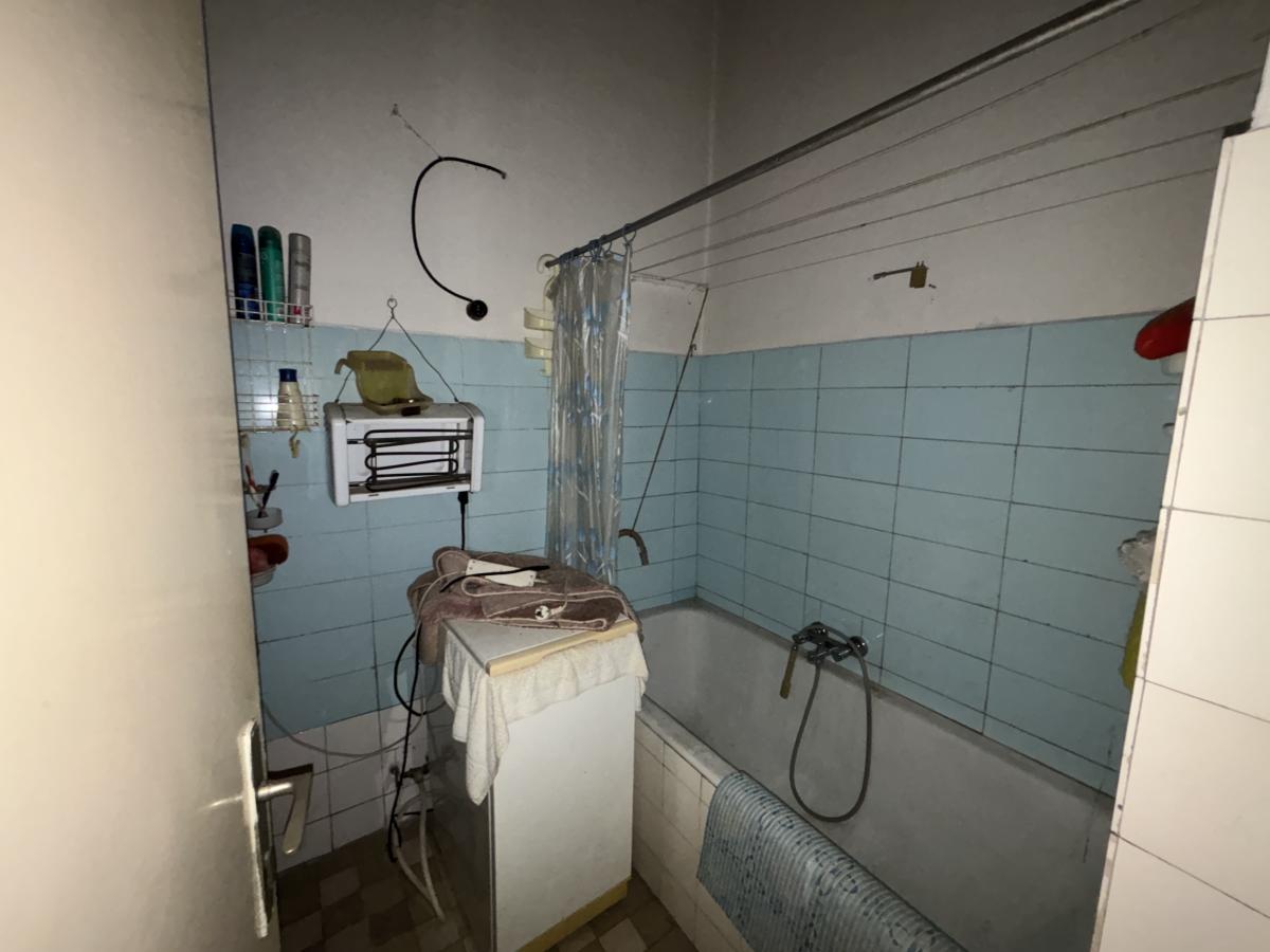 Ponúkame Vám na predaj rodinný dom v pôvodnom stave v meste Štúrovo – fotografia 9