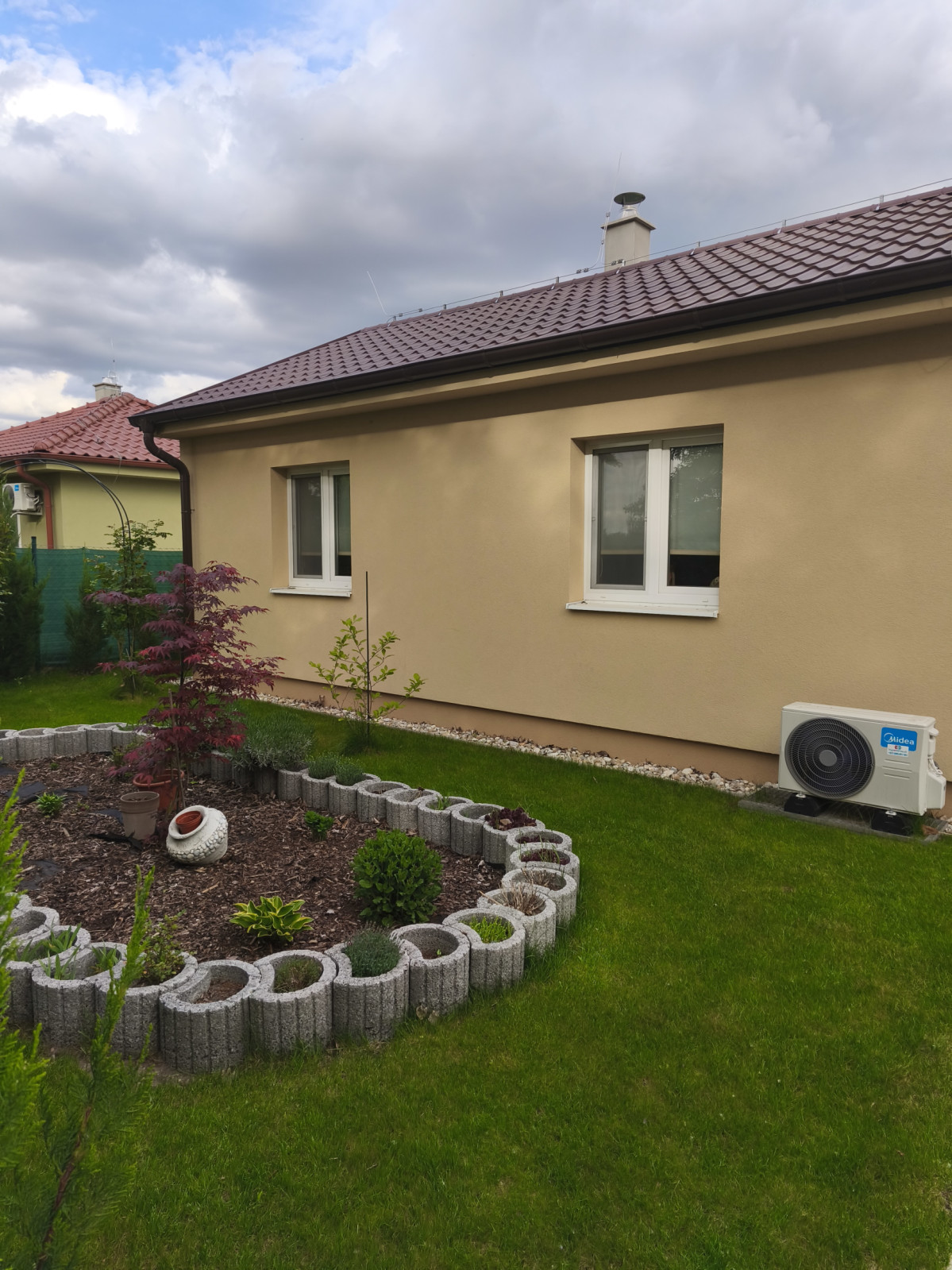 NA PREDAJ, Exkluzívne iba u Nás - 2- izbová Chata pri jazere, Oáza pokoja v Hurbanove – fotografia 1