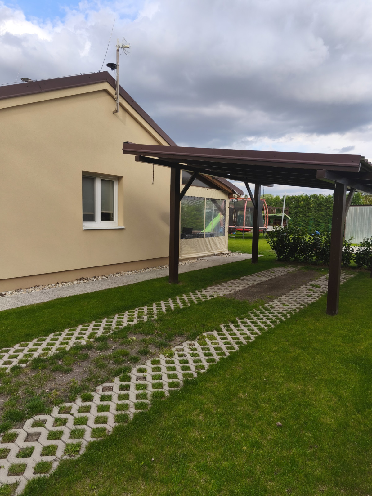 NA PREDAJ, Exkluzívne iba u Nás - 2- izbová Chata pri jazere, Oáza pokoja v Hurbanove – fotografia 2