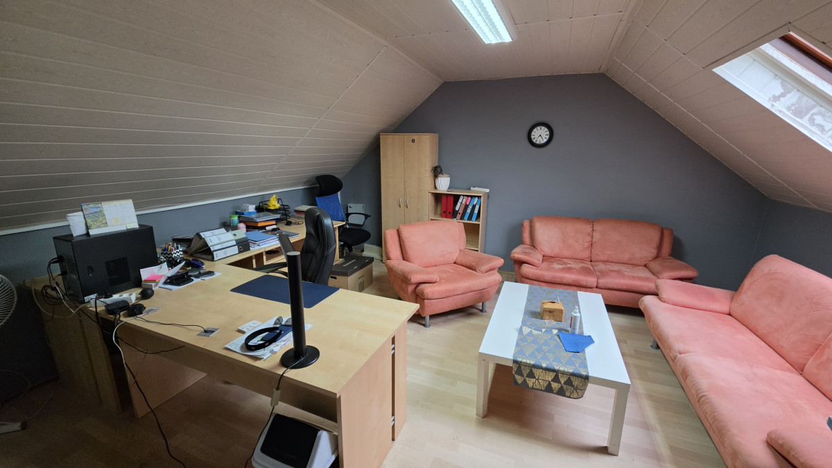 Na Predaj Rodinný dom - administratívná budova Nové Zámky – fotografia 1
