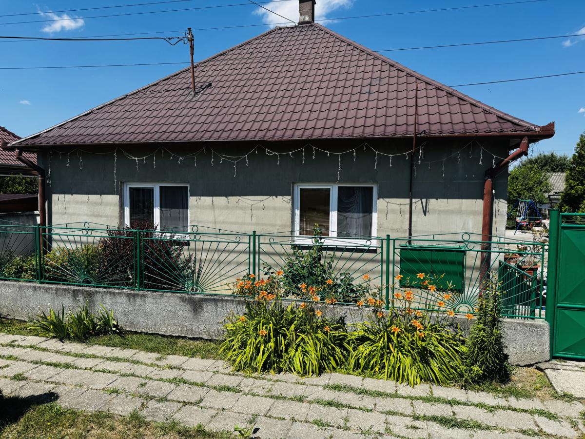 Ponúkame Vám na predaj rodinný dom v obľúbenej a vyhľadávanej časti mesta Kolárovo – fotografia 1