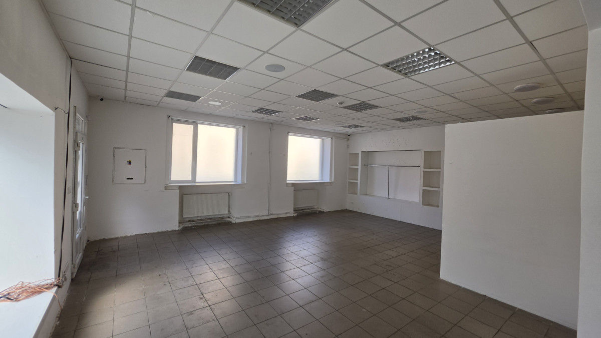 Prenájom obchodo administratívný priestor CENTRUM Nové Zámky – fotografia 4
