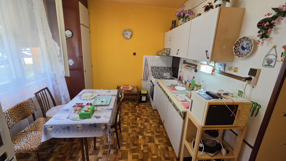 NOVINKA Na PREDAJ 3- Izbový byt S.H. VAJANSKÉHO NOVÉ ZÁMKY – fotografia 8