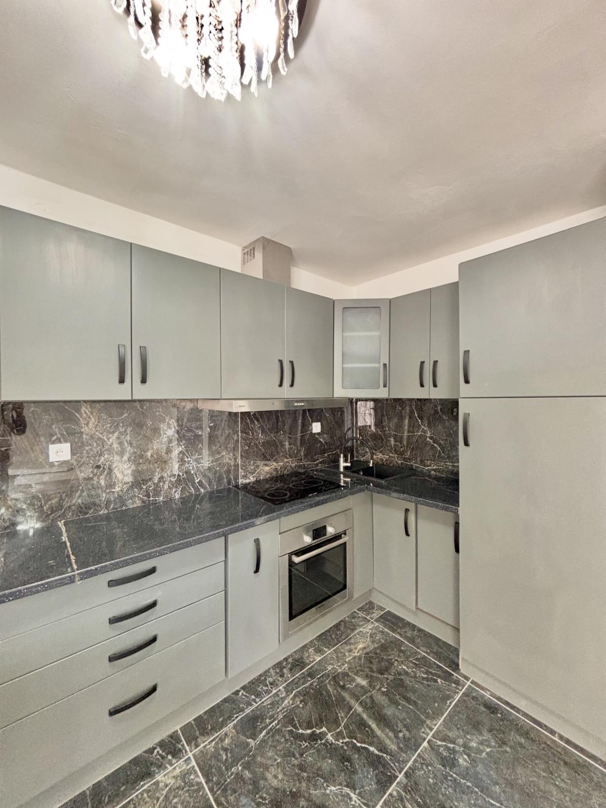 Ponúkame Vám na predaj moderný rodinný dom typu bungalov so samostatnými bytovými jednotkami – fotografia 3