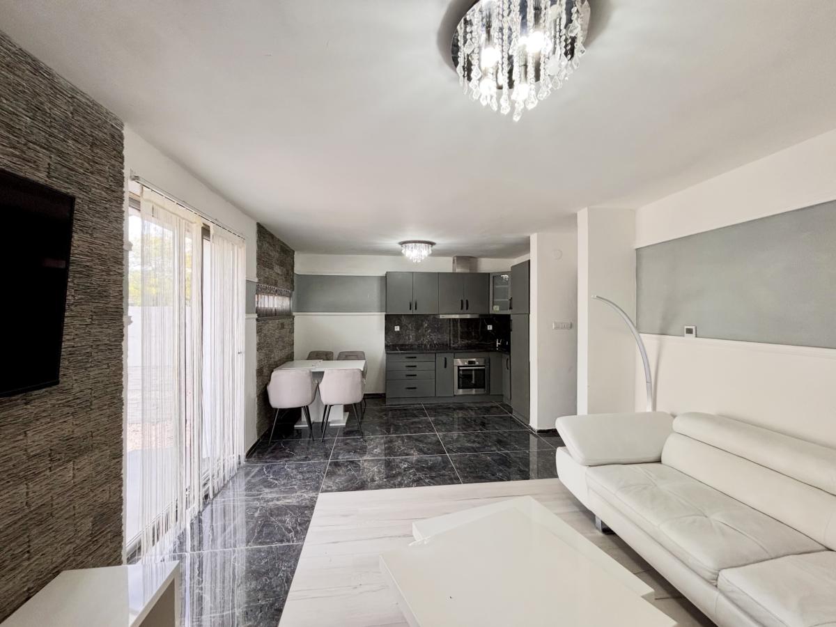 Ponúkame Vám na predaj moderný rodinný dom typu bungalov so samostatnými bytovými jednotkami – fotografia 7