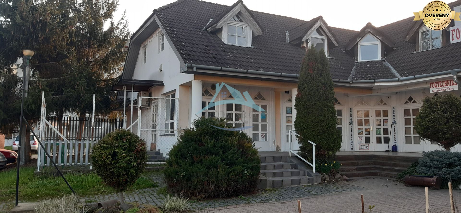 3 podlažiach s nákladným výťahom, centrum Rétság – fotografia 1