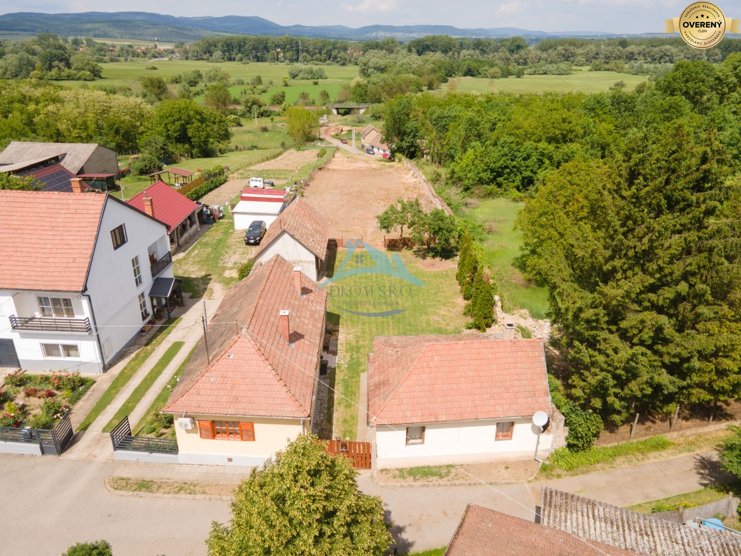 Investičná príležitosť: 2 rodinné domy s obrovským pozemkom (2734 m²) – fotografia 2