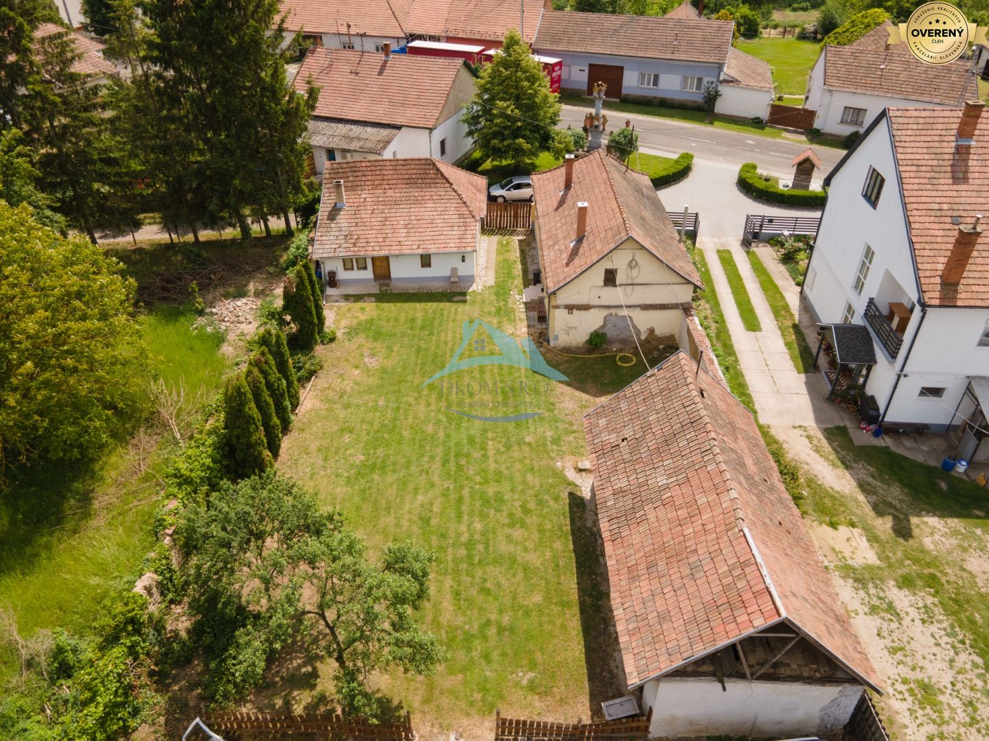 Investičná príležitosť: 2 rodinné domy s obrovským pozemkom (2734 m²) – fotografia 4