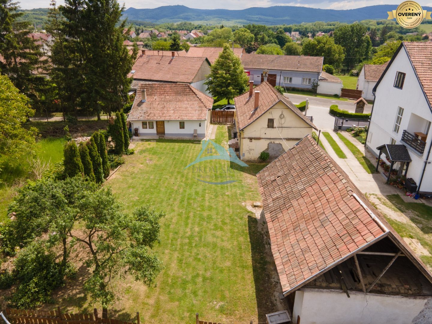 Investičná príležitosť: 2 rodinné domy s obrovským pozemkom (2734 m²) – fotografia 6