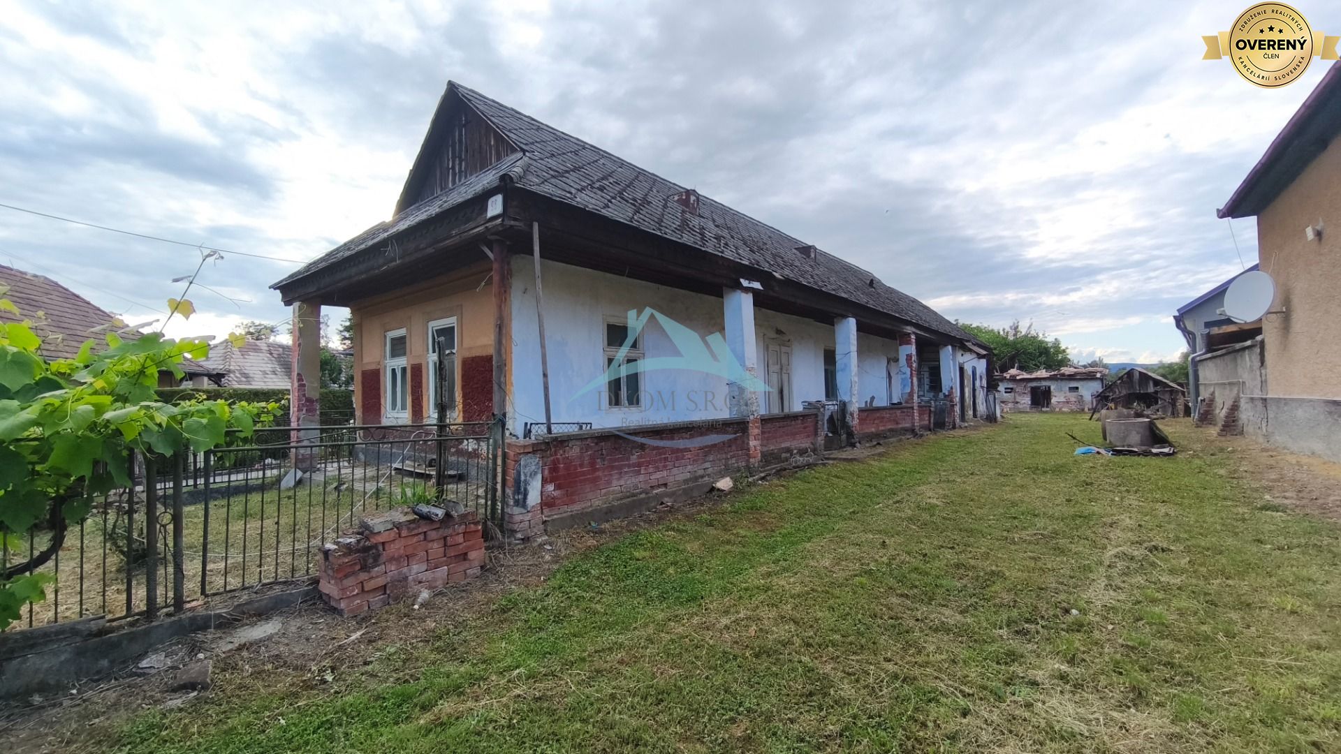 Starý kamenný RD v obci Opatovská Nová Ves, okr. V. Krtíš. – fotografia 2